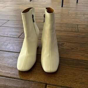 LEATHER WHITE BOOTS!
